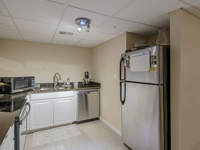 300 Stratford Ln #300 — Photo 22