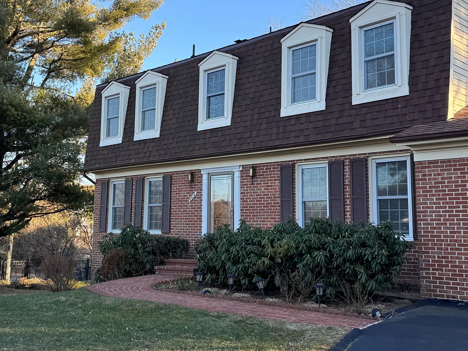 9414 Vernon Dr — Photo 2