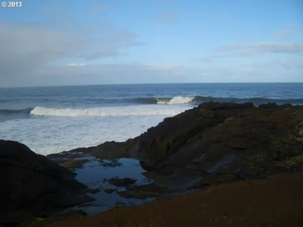 1113 N Highway 101, Depoe Bay, OR 97341