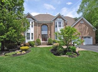 16 Mountain Ash Ct, Monroe Township, NJ 08831