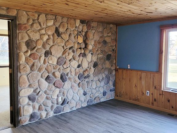 5th image of 1041 Brook Park Trl SW