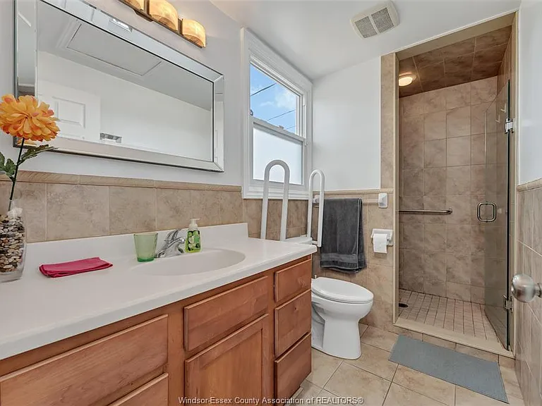 1166 Pierre Ave #UPPER — Photo 12