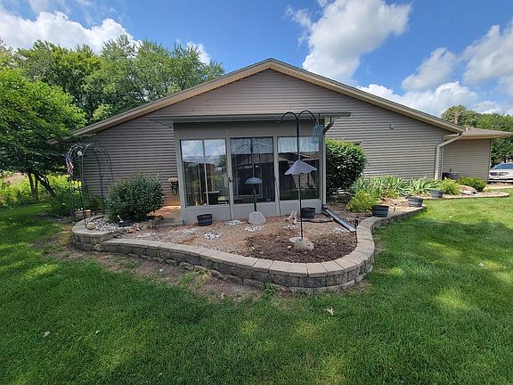 5th image of 105 Tamarack Cir