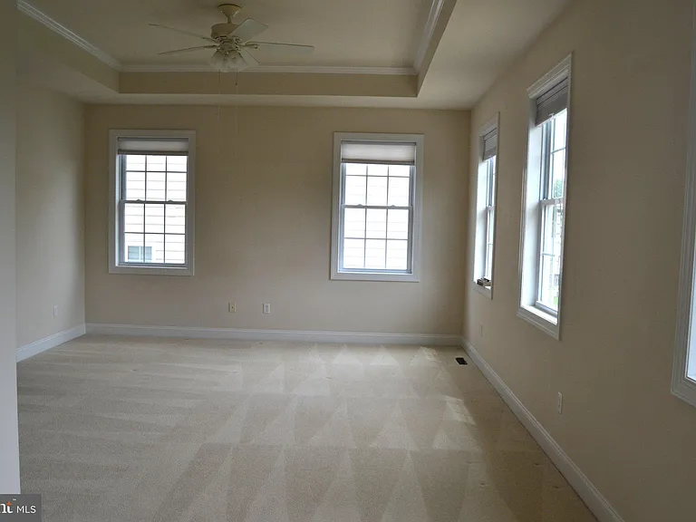 806 Wren Ln — Photo 17