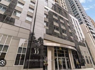 35 Balmuto St #1202, Toronto, ON M4Y 0A3
