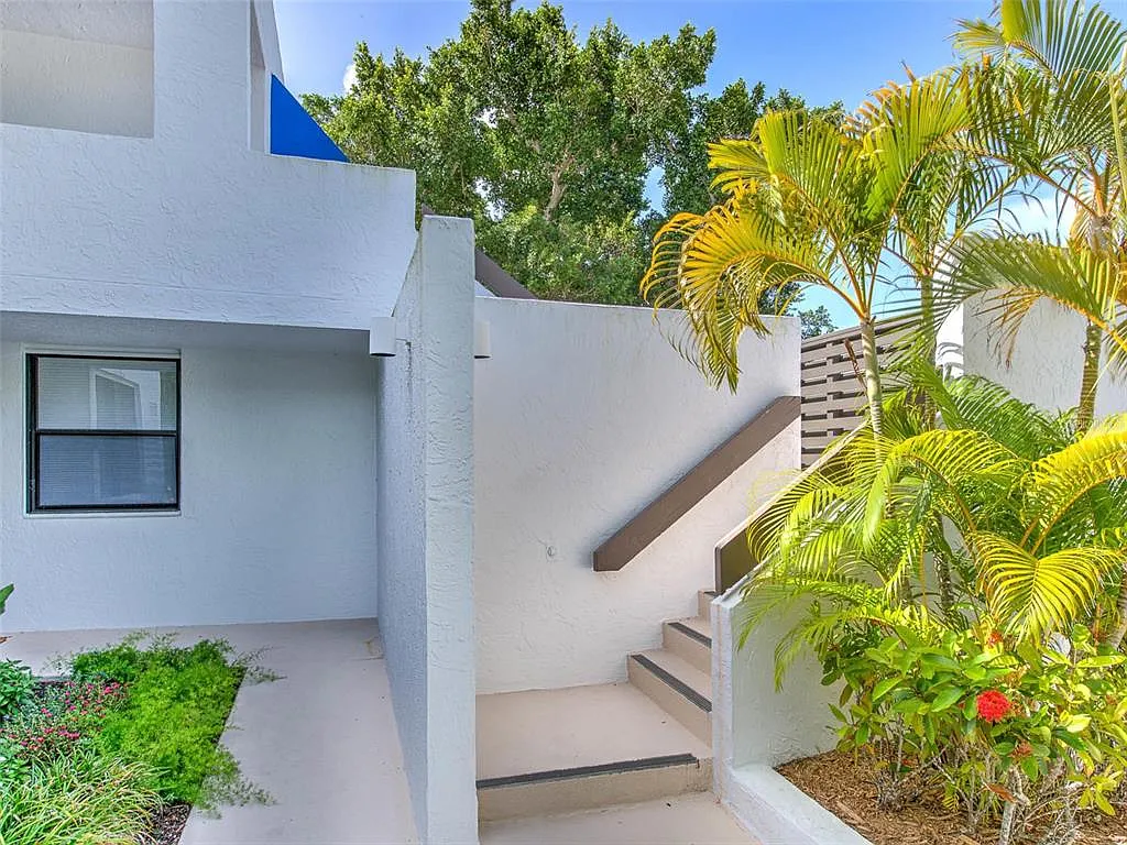2 bed, 2.0 bath, 1456 sqft, $10,000 — Photo 4