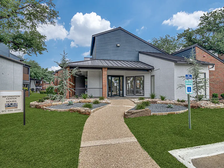 Raleigh At Towne Crossing — Photo 51