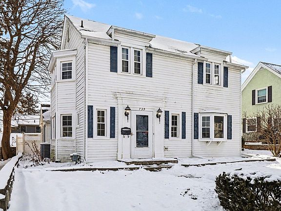 3rd image of 739 Beverly Park Pl