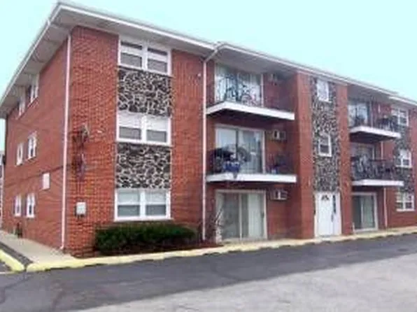 8310 47th St APT 5, Lyons, IL 60534