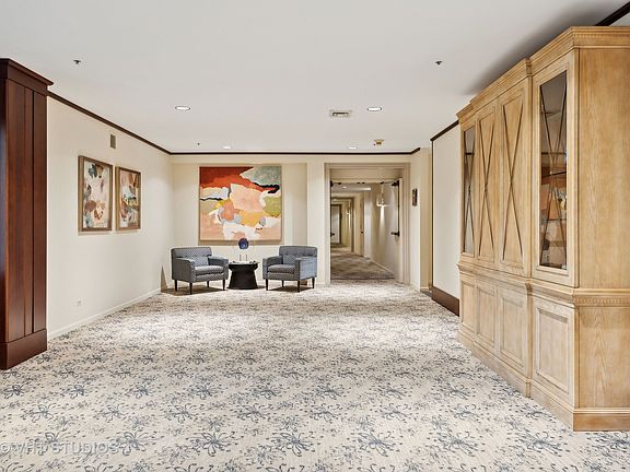 3rd image of 4545 W Touhy Ave APT 601E
