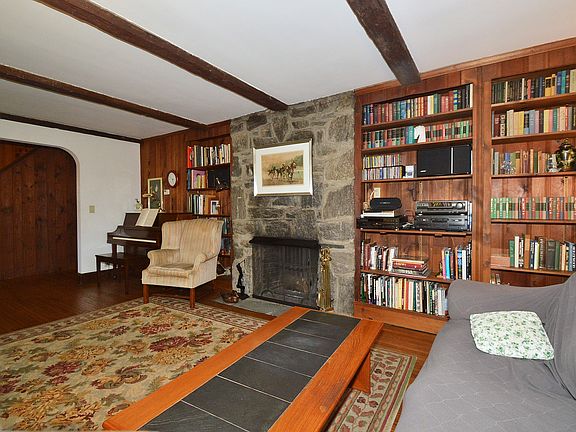 5th image of 14 Winthrop Dr
