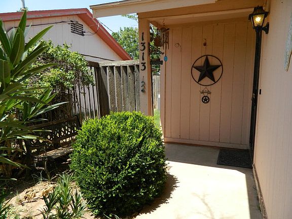 2nd image of 1313 Zeneta Ave