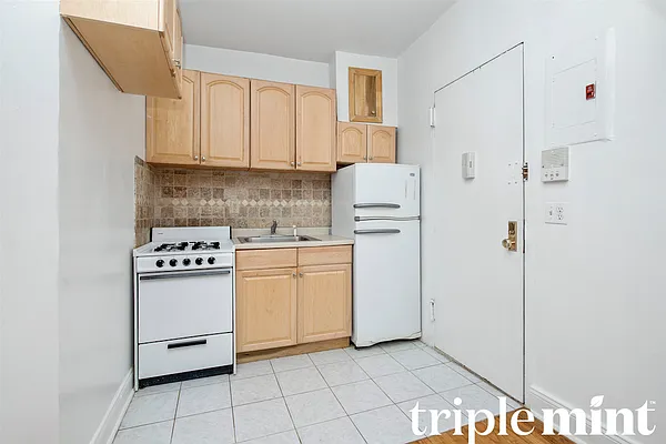 Rented by Triplemint | media 13