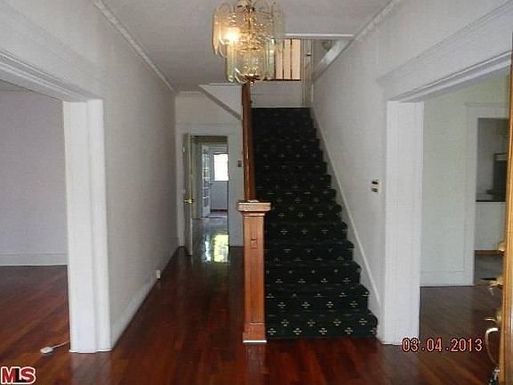 3rd image of 976 Westchester Pl