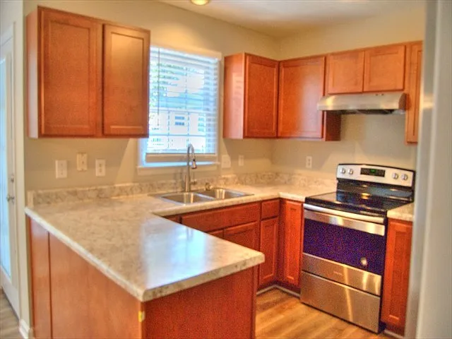 425 Johnson St — Photo 11