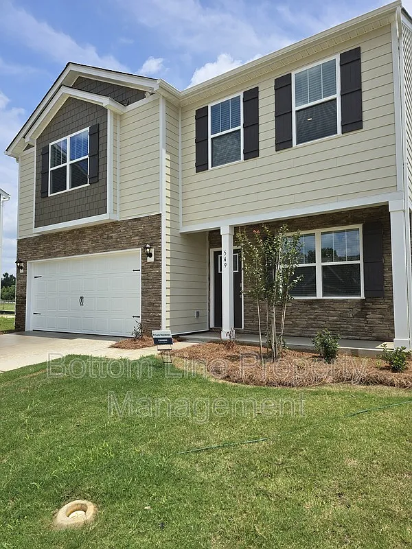 4 bed, 2.5 bath, 2175 sqft, $2,295 — Photo 2