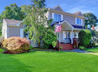 2672 Woods Ave, East Meadow, NY 11554
