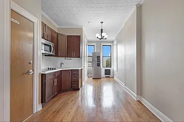 576 Seneca Avenue, #3J