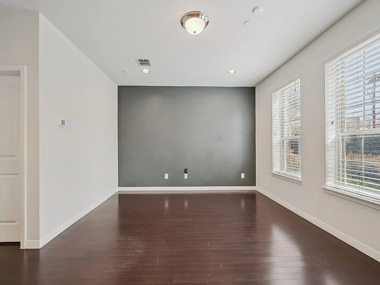 3934 Amberwood Dr — Photo 7