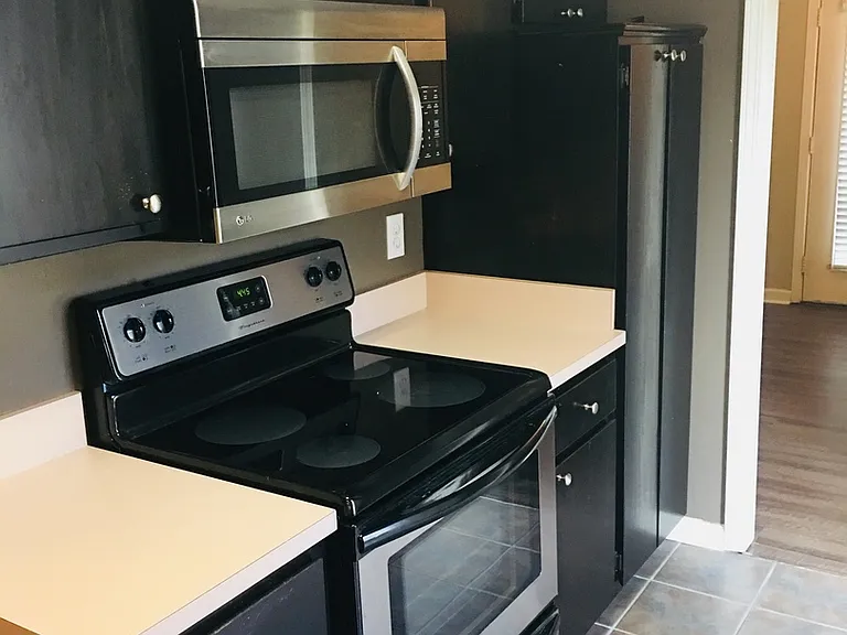 213 Hillsboro Pl — Photo 9