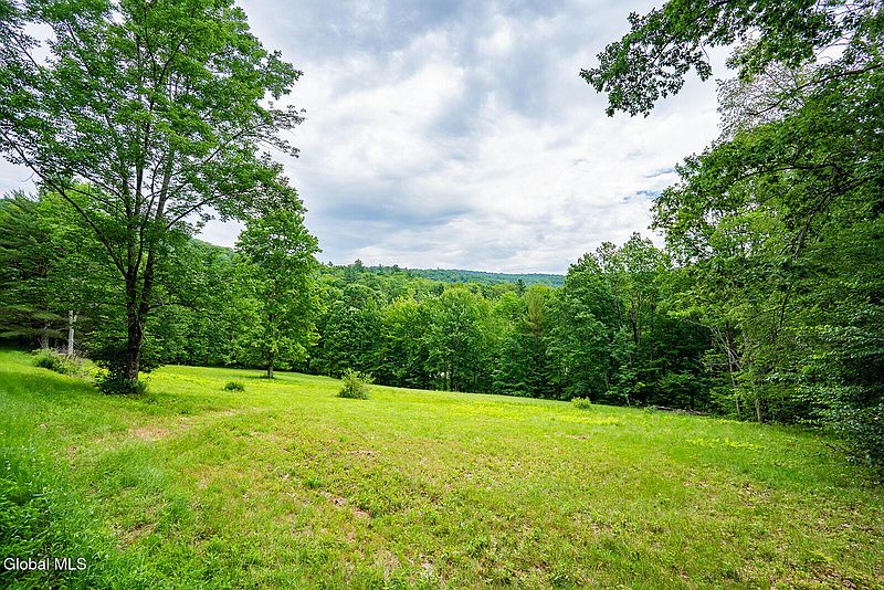4th image of 237 Bates Road