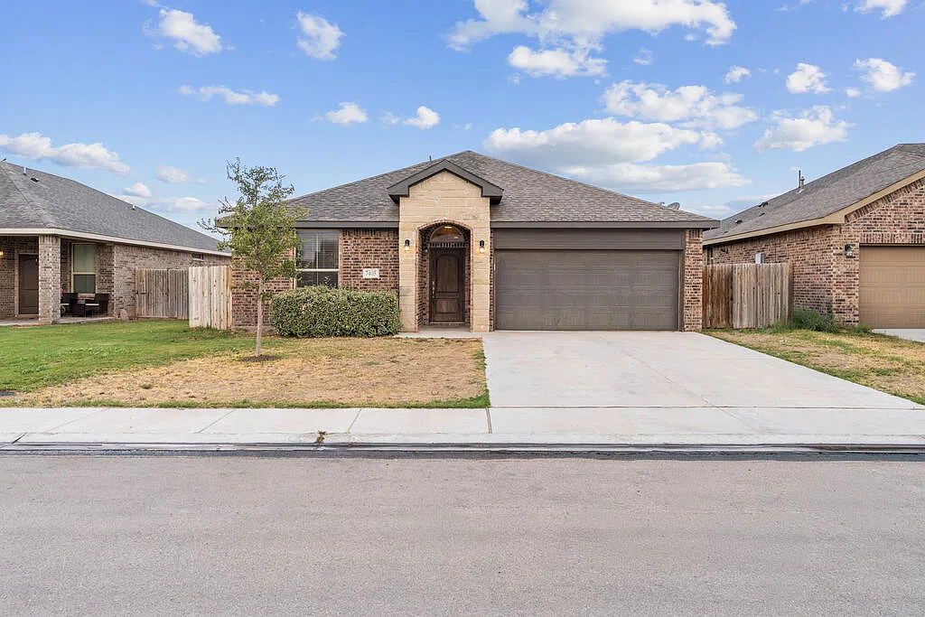 4 bed, 2.0 bath, 1601 sqft, $2,600 — Photo 1
