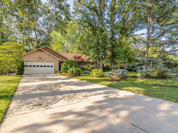 3rd image of 2330 Oakwood Dr