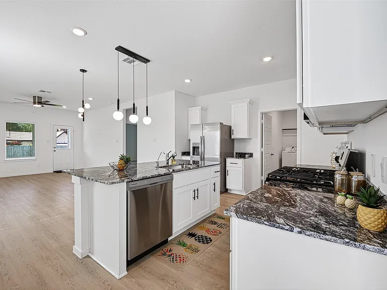 407 Robin St — Photo 14