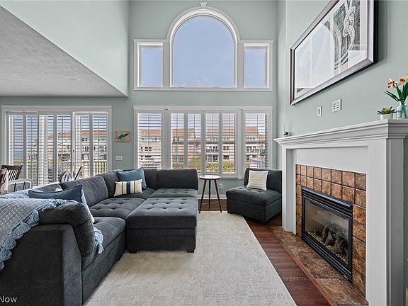 3rd image of 187 Seaview Dr