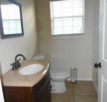 3rd image of 1017 Shiels Dr