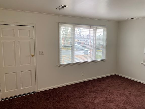 2nd image of 820 Holt Ave Unit A
