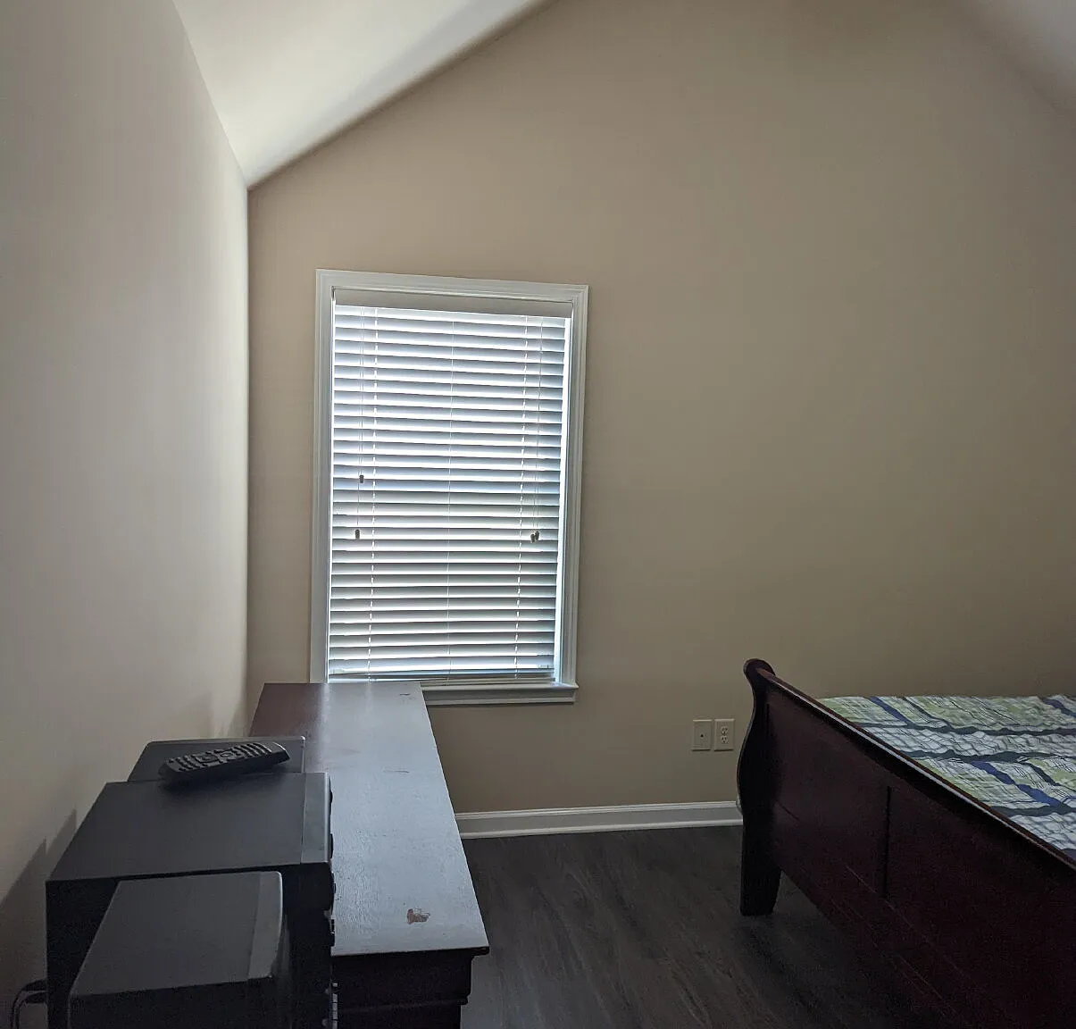 4 bed, 2.5 bath, 2357 sqft, $2,400 — Photo 3