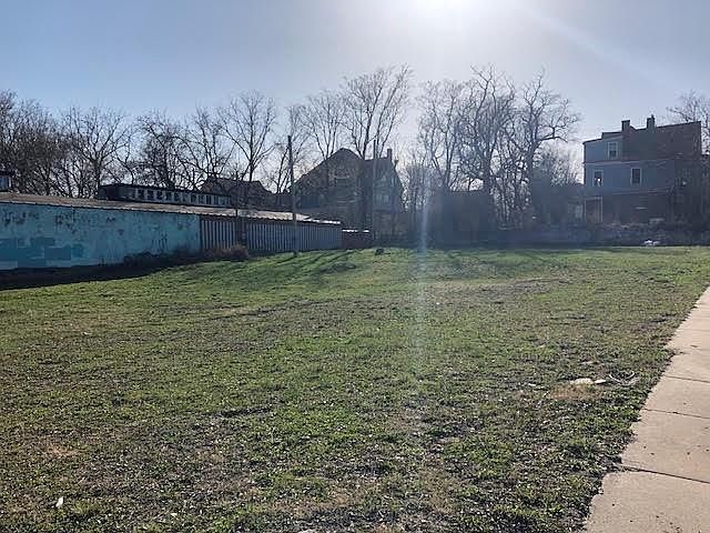 1st image of 1015 E 33rd St