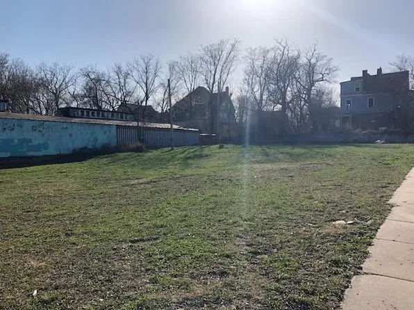 1015 E 33rd St, Kansas City, MO 64109