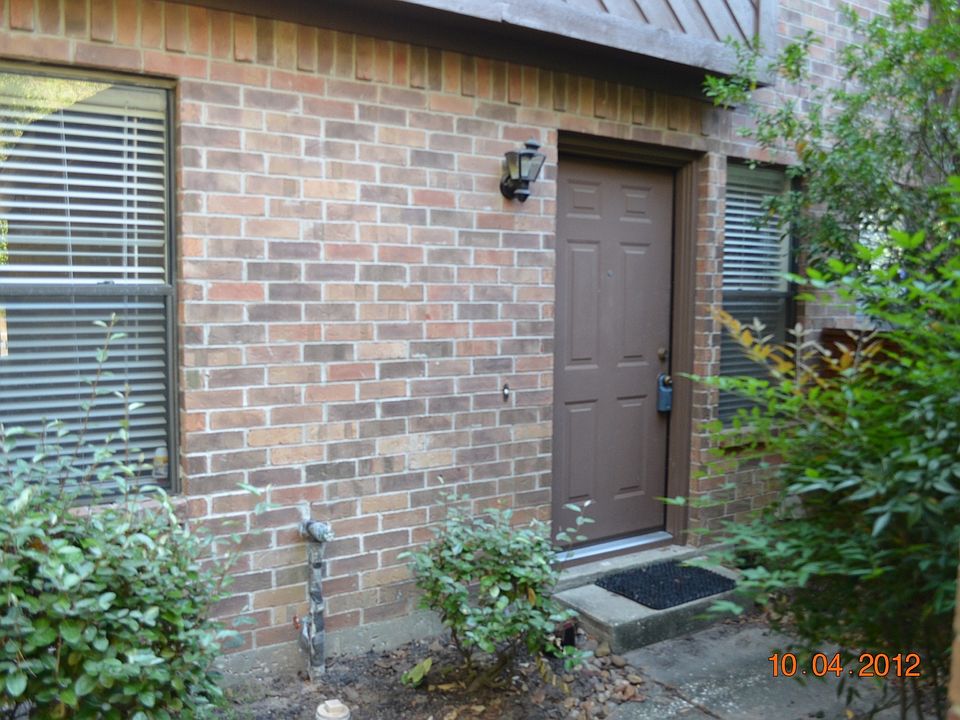 2nd image of 22 E Willowwood Ct #Townhome