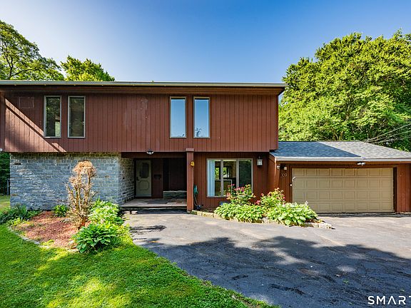 3rd image of 109 Spruce Drive