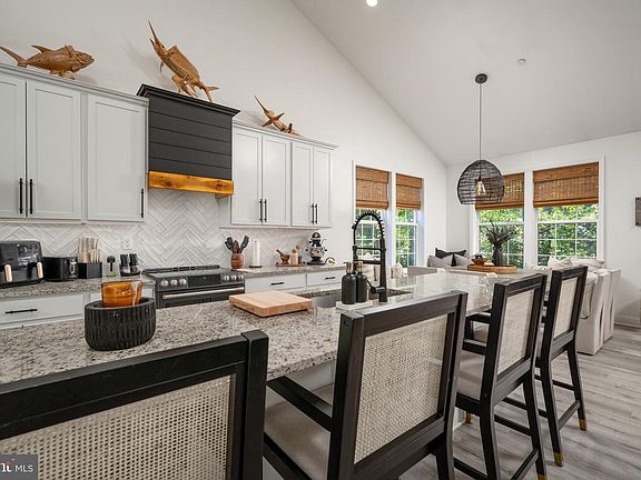 4th image of 1622 Mercers Way