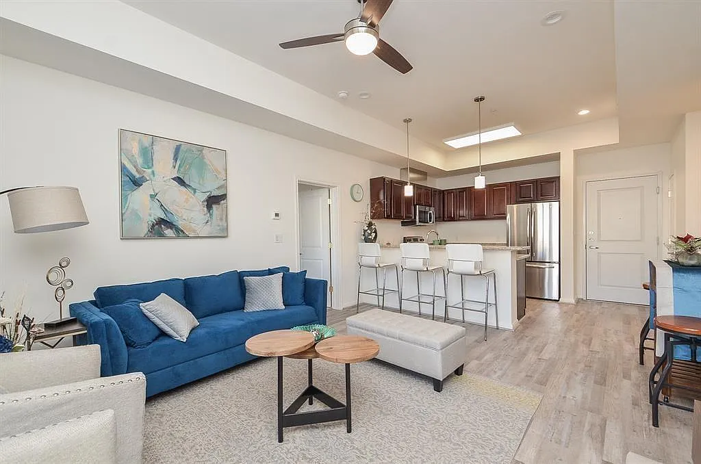 2 bed, 2.0 bath, 1078 sqft, $3,800 — Photo 1