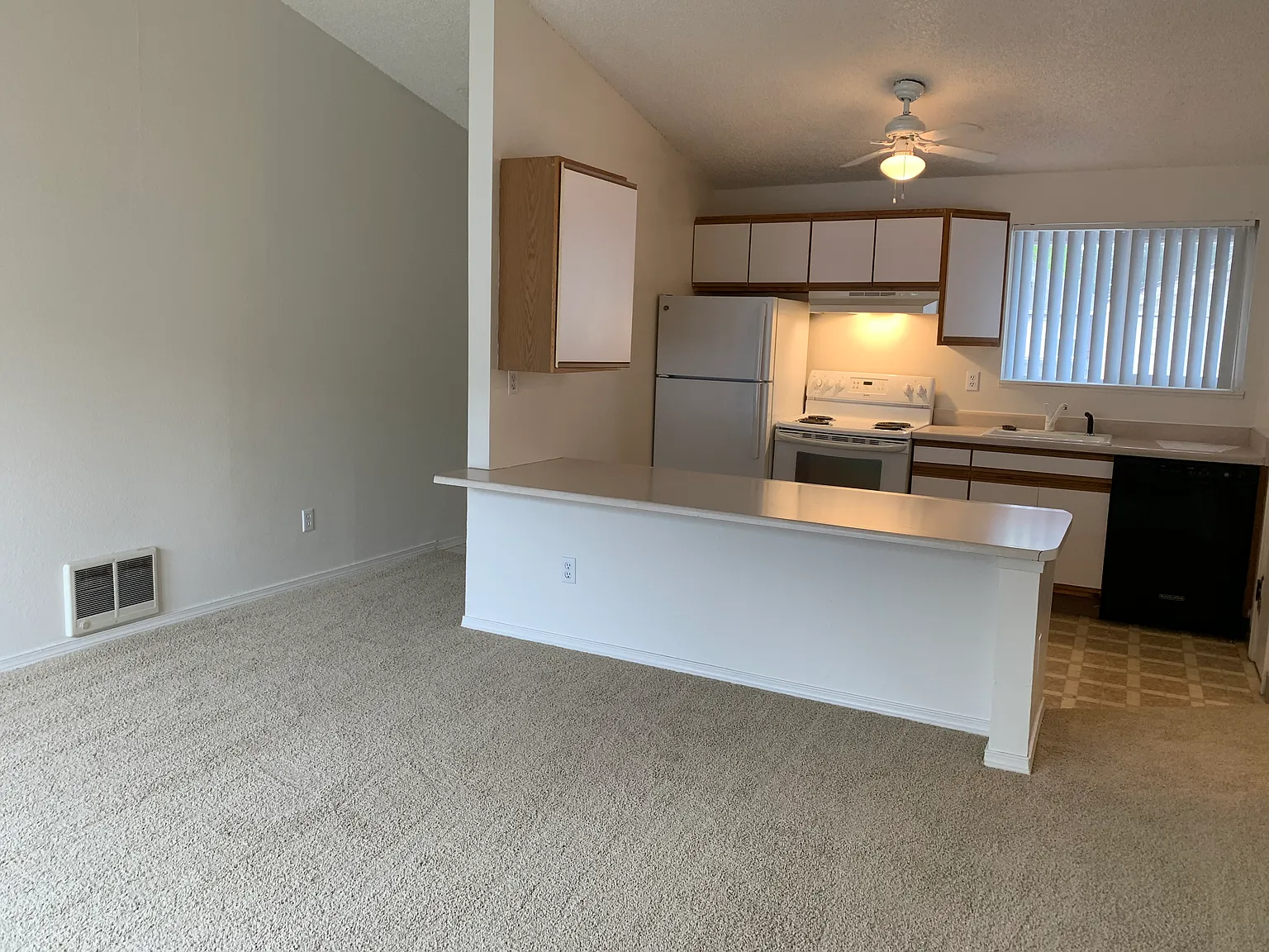 5205 SE Tolman St — Photo 1