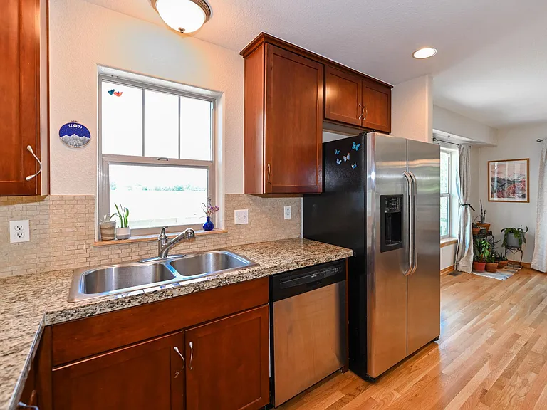 529 Mills St — Photo 16