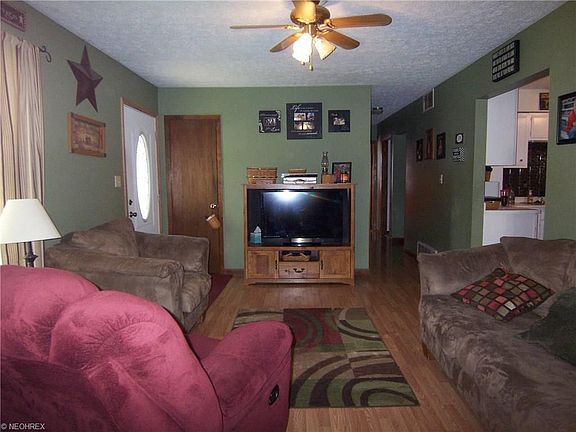 Living room has fresh paint and laminate floors.....