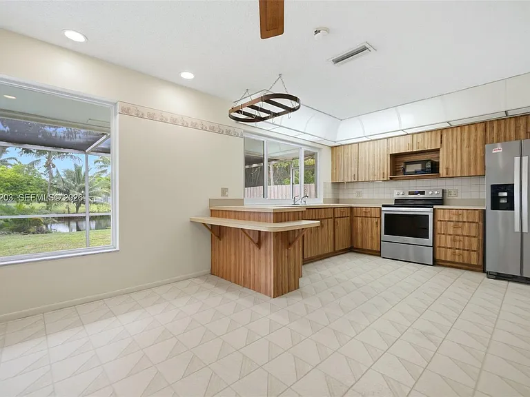 920 NW 92nd Ave — Photo 5