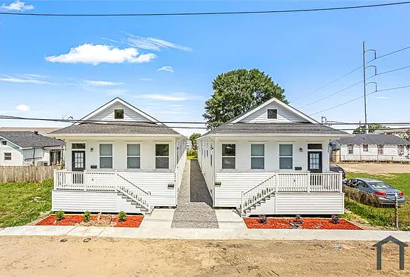 3318 Hollygrove St — Photo 2