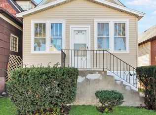 1444 Fischrupp Ave, Whiting, IN 46394