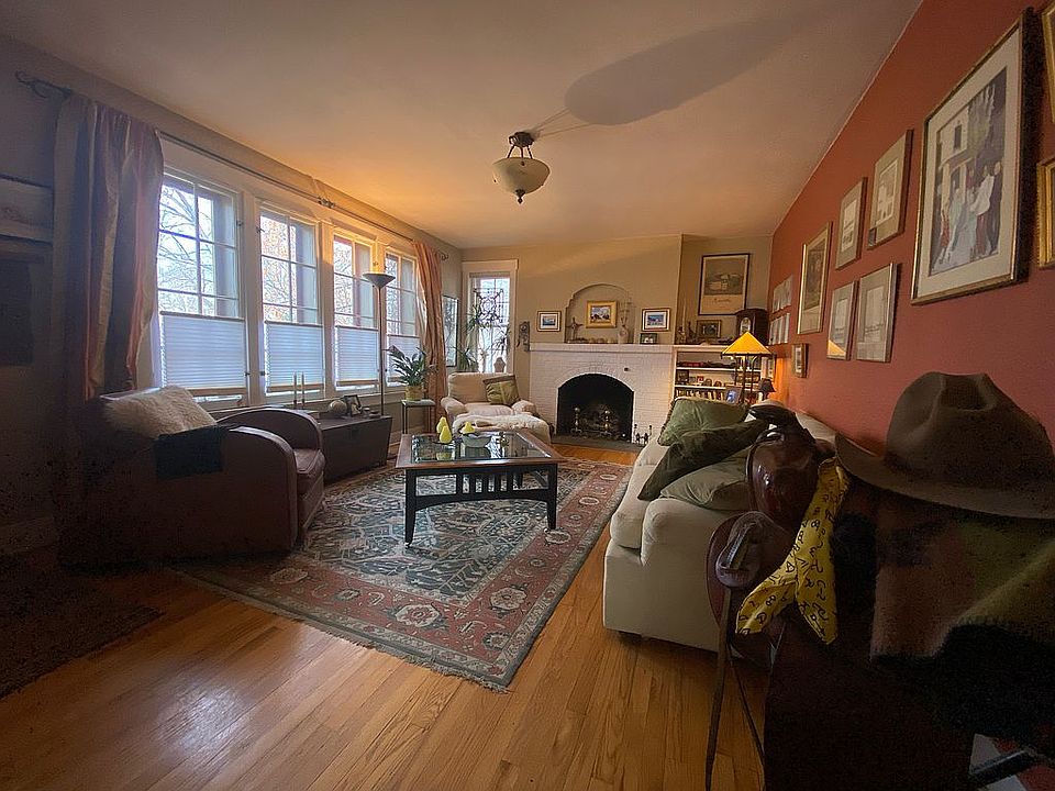 1st image of 898 S Josephine St