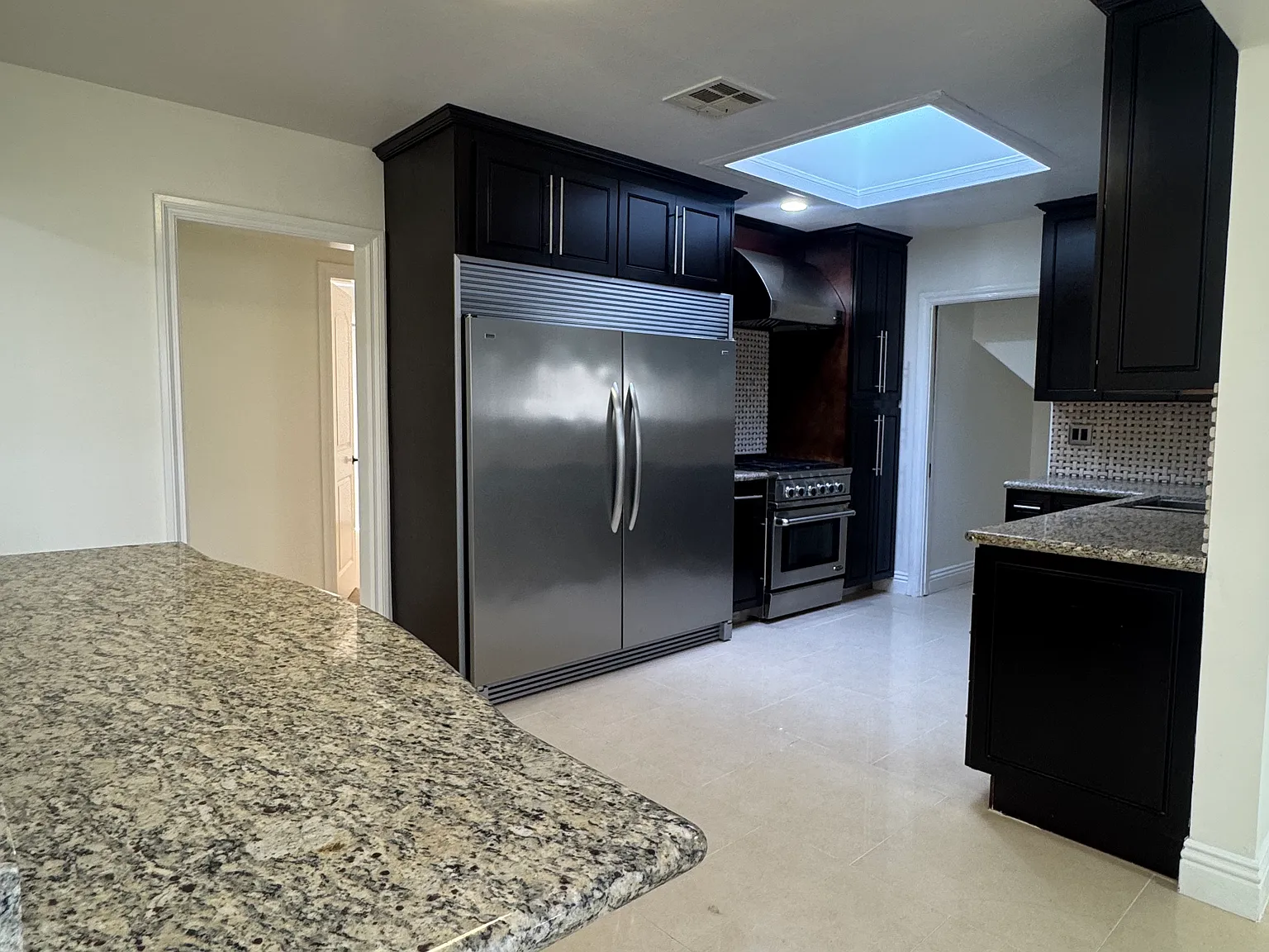 7 bed, 5566 sqft, $7,500 — Photo 4
