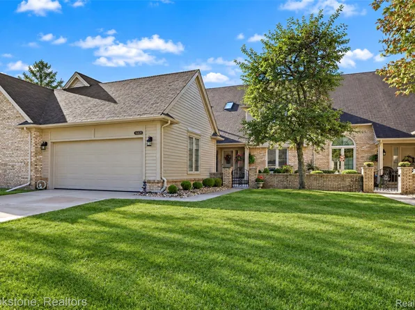 16820 Crystal Dr #17, Macomb, MI 48042