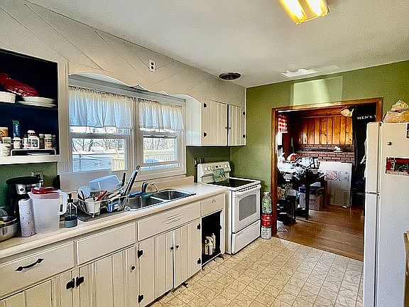 5th image of 183 Brookside Farms Rd