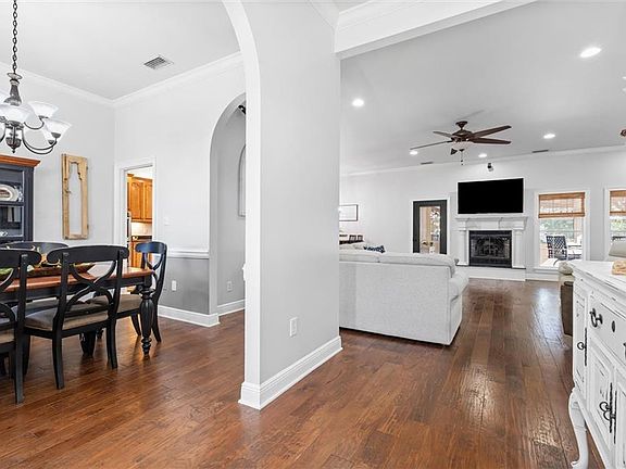 3rd image of 3003 Oak Meadow Ln