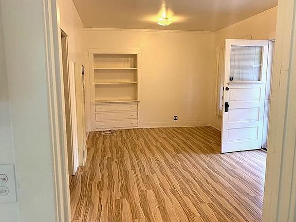 3rd image of 1420 De La Vina St #B